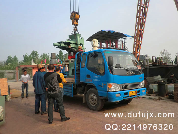 廣東魚(yú)餌壓塊機(jī)發(fā)貨現(xiàn)場(chǎng)